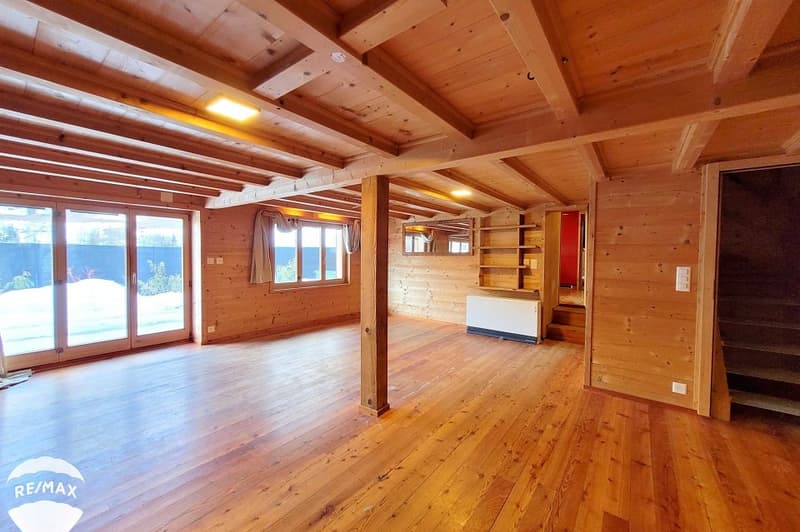 Mayen transformé en appartements et garage. (13)