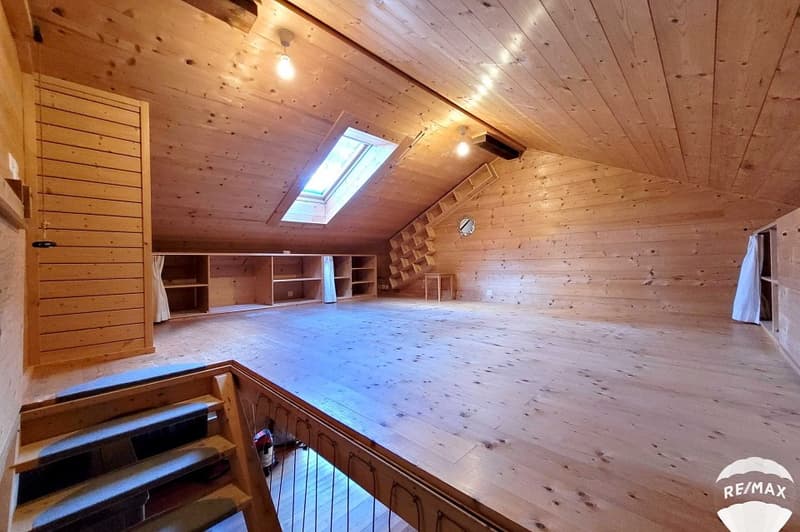 Mayen transformé en appartements et garage. (11)