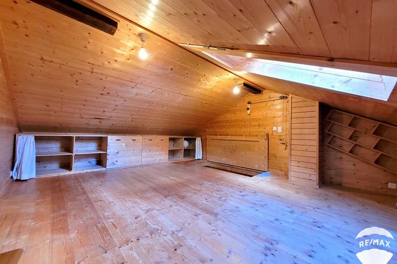 Mayen transformé en appartements et garage. (9)
