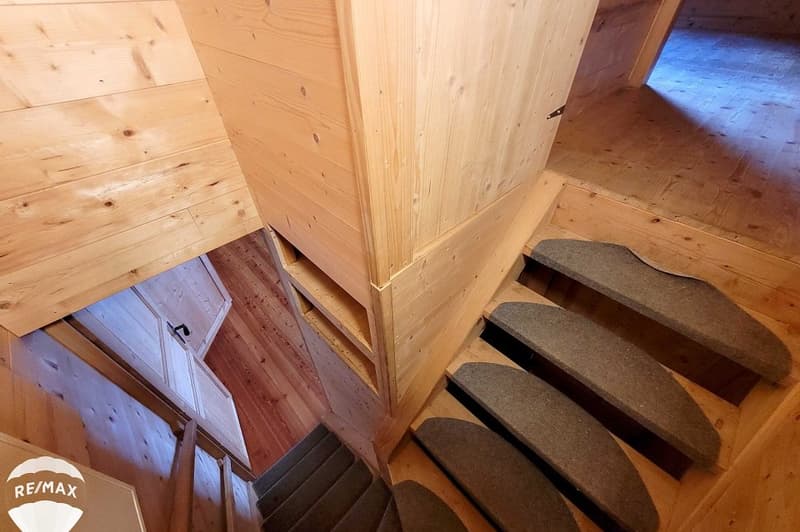 Mayen transformé en appartements et garage. (12)