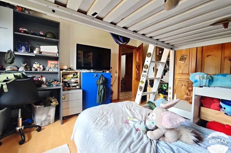 Villa-chalet de 6 pièces avec mezzanine et un studio (9)