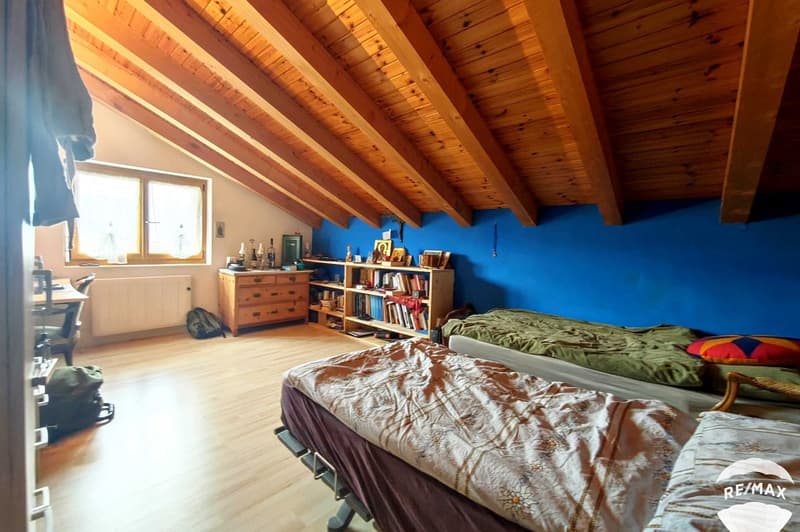 Villa-chalet de 6 pièces avec mezzanine et un studio (10)