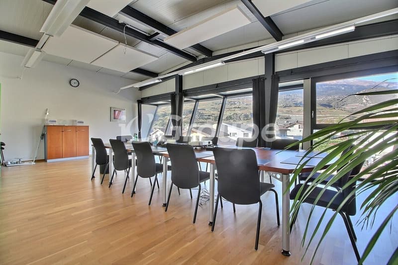 UVRIER - Halle industrielle de 955m2 avec showroom et atelier (7)