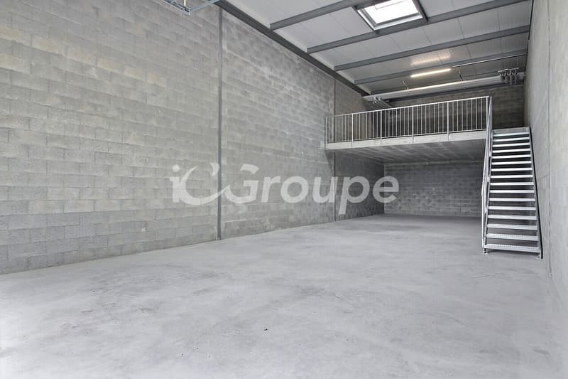 Grands box de stockage - 179 m²/ atelier à Saxon | Disponibles dès maintenant (3)
