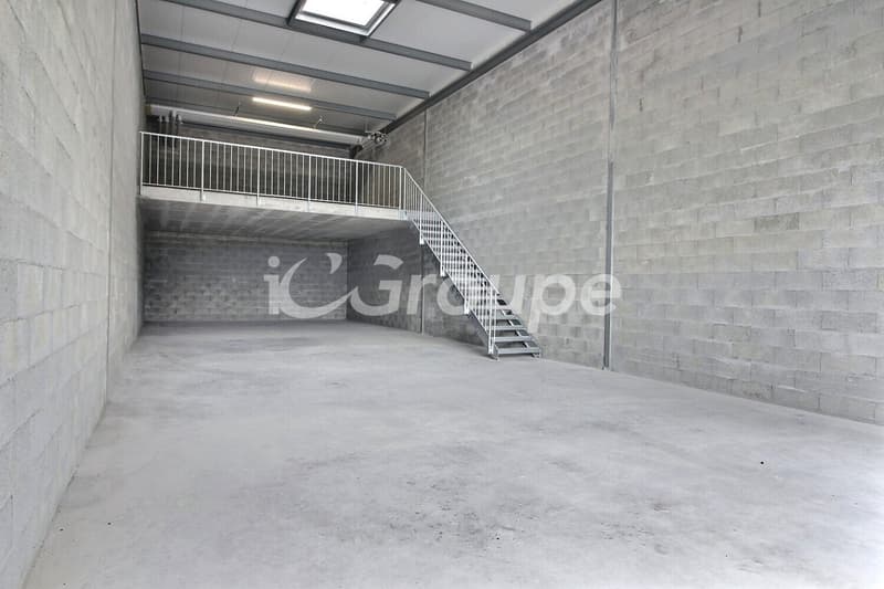 Petits box de stockage 143.1 m² / atelier à Saxon | Disponibles dès maintenant (3)