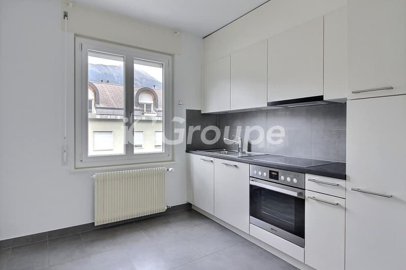 Magnifique appartement standard en bon état à louer au centre-ville de (3)