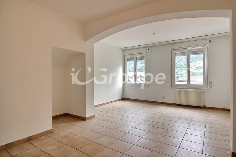 Magnifique appartement standard en bon état à louer au centre-ville de (2)