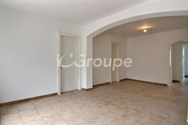 Magnifique appartement standard en bon état à louer au centre-ville de (7)