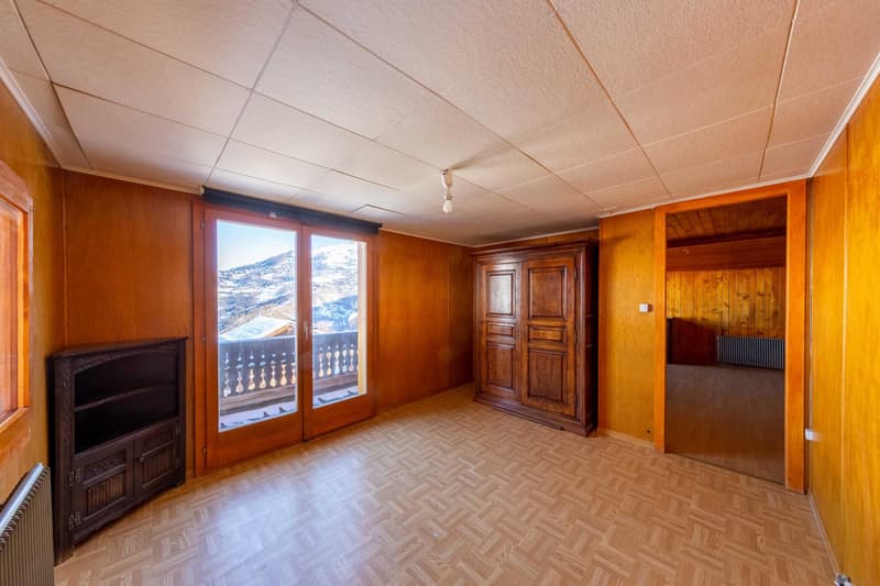 Maison villageoise avec potentiel comprenant un café-restaurant, un appartement en duplex, halle et granges (12)