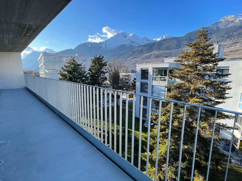 Spacieux attique neuf avec grand balcon (10)