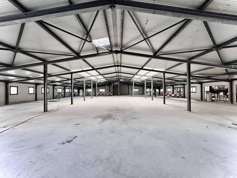 Halle commerciale modulable avec permis de construire en force (2)