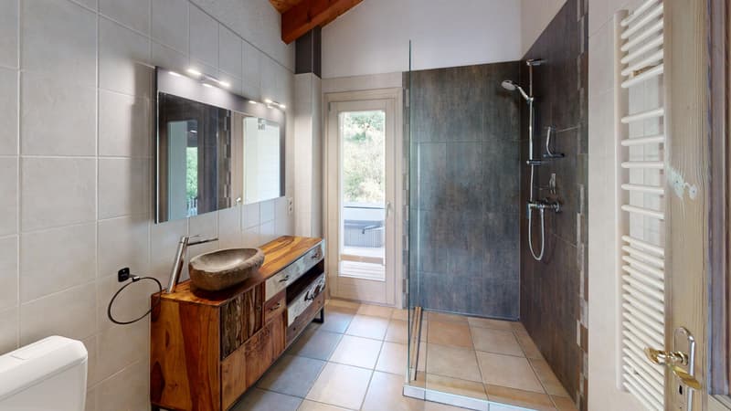 Villa avec espace wellness au milieu des abricotiers (11)