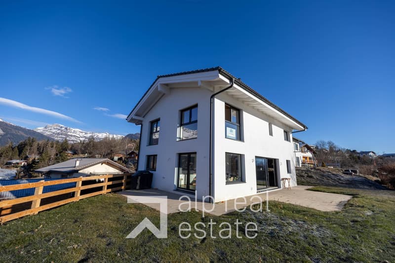 Villa neuve de standing avec vue spectaculaire sur le lac du Louché et les Alpes (12)