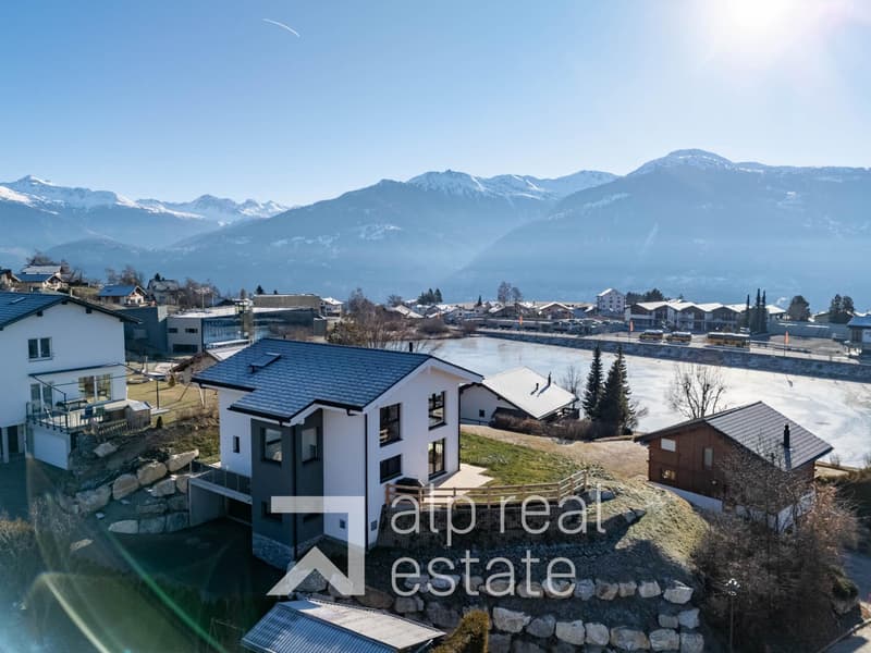 Villa neuve de standing avec vue spectaculaire sur le lac du Louché et les Alpes (11)