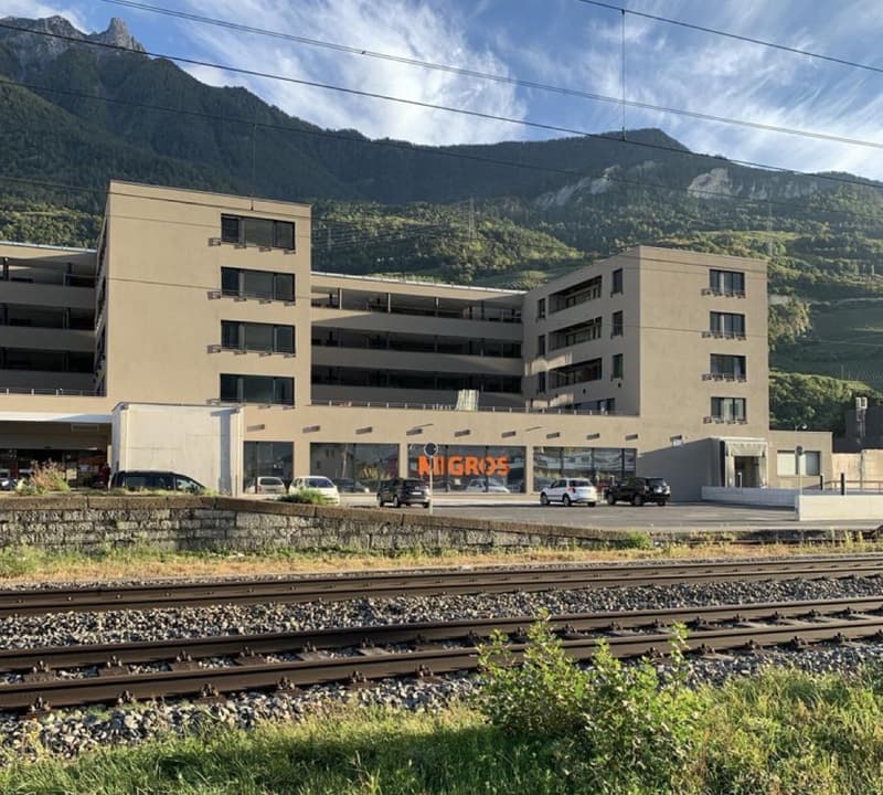 Espaces commerciaux neufs devant la gare (3)