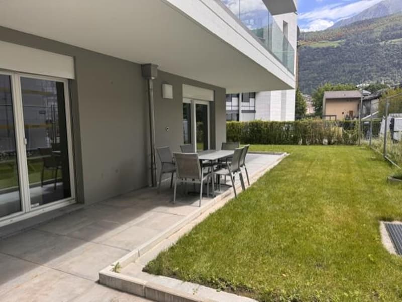 Siège administratif clé en main avec terrasse et jardin privatif (8)