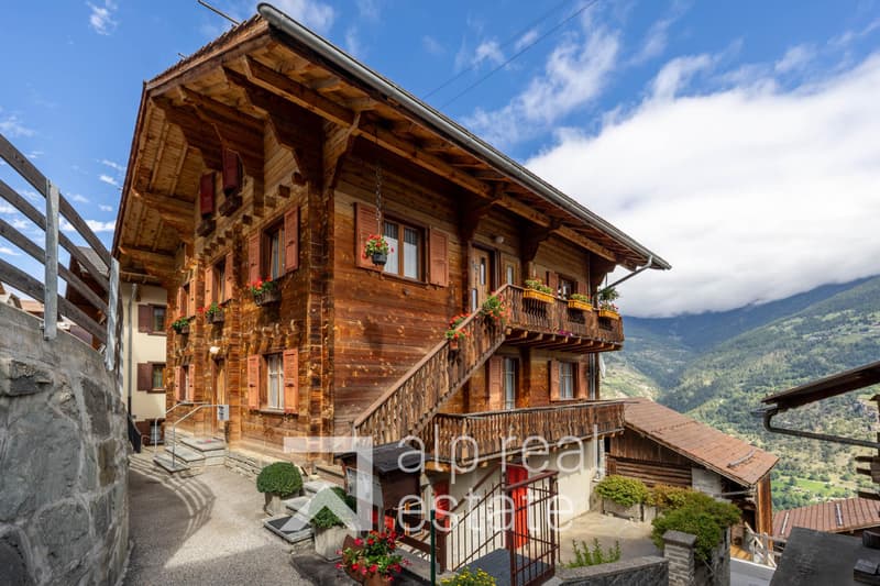 Authentique appartement au coeur du village (3)