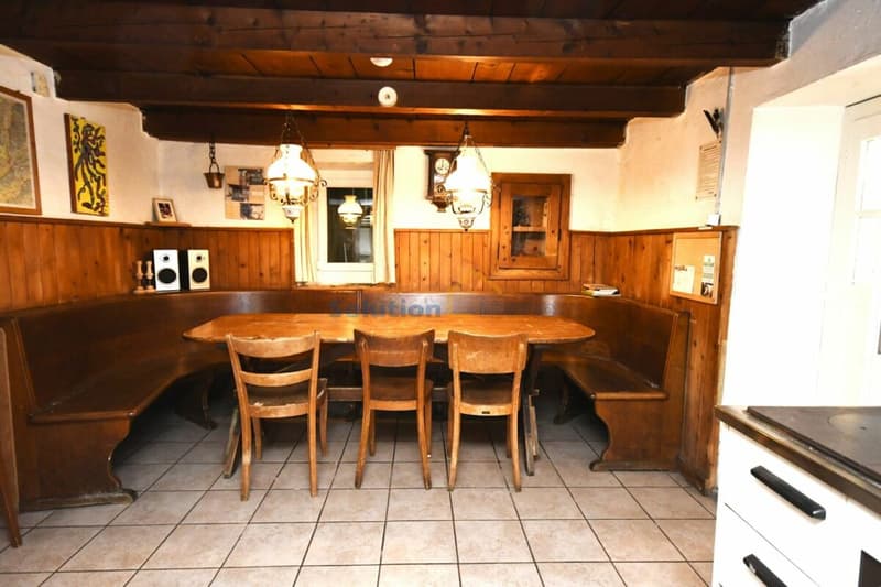 Très grand chalet, idéal pour une rénovation (11)
