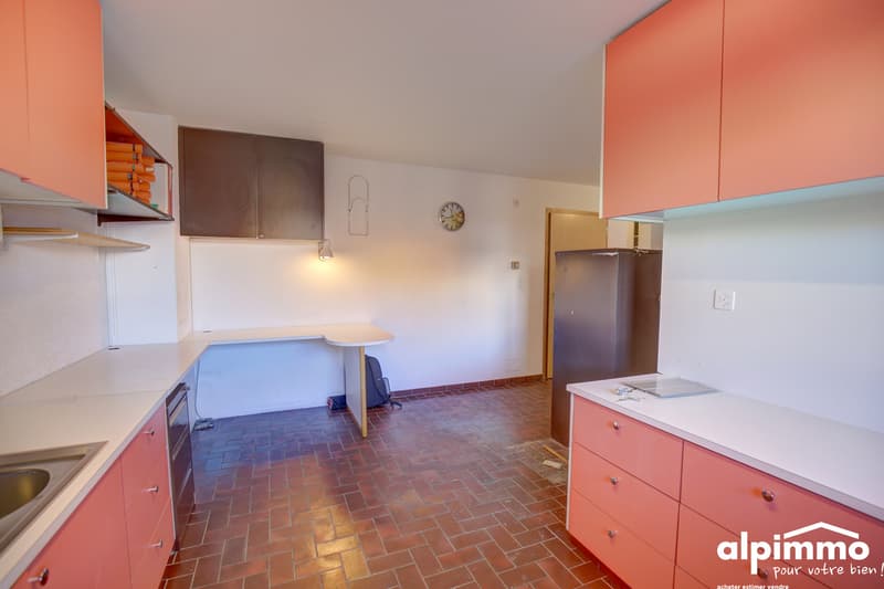 Appartement spacieux avec potentiel de rénovation à 100m des remontées (3)