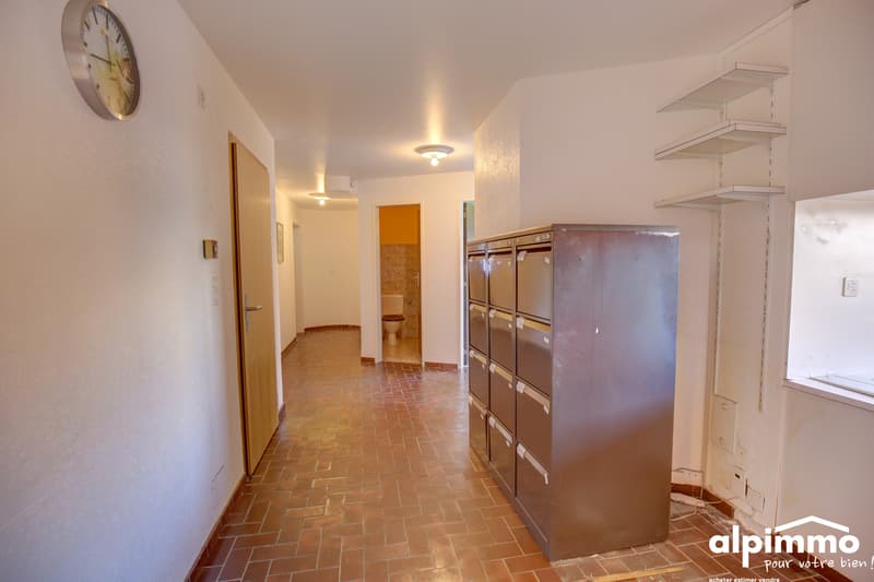 Appartement spacieux avec potentiel de rénovation à 100m des remontées (4)