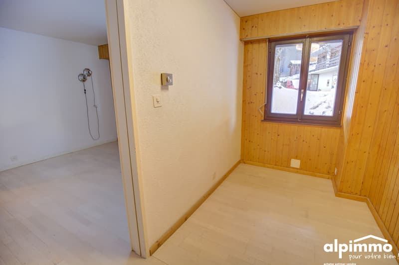 Appartement spacieux avec potentiel de rénovation à 100m des remontées (9)