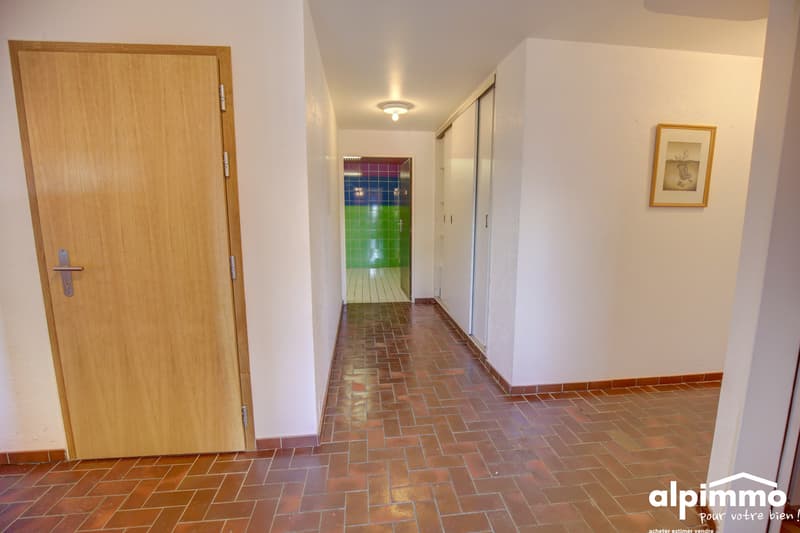 Appartement spacieux avec potentiel de rénovation à 100m des remontées (12)