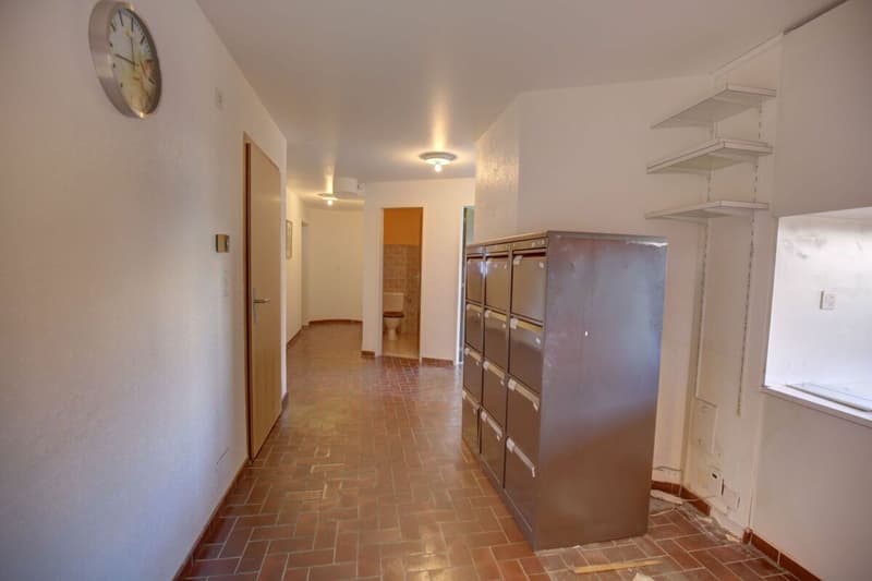 Appartement spacieux avec potentiel de rénovation à 100m des remontées (4)
