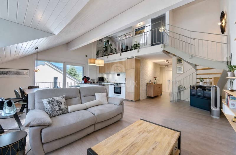 DUPLEX LUMINEUX DANS UN CADRE VERDOYANT (1)