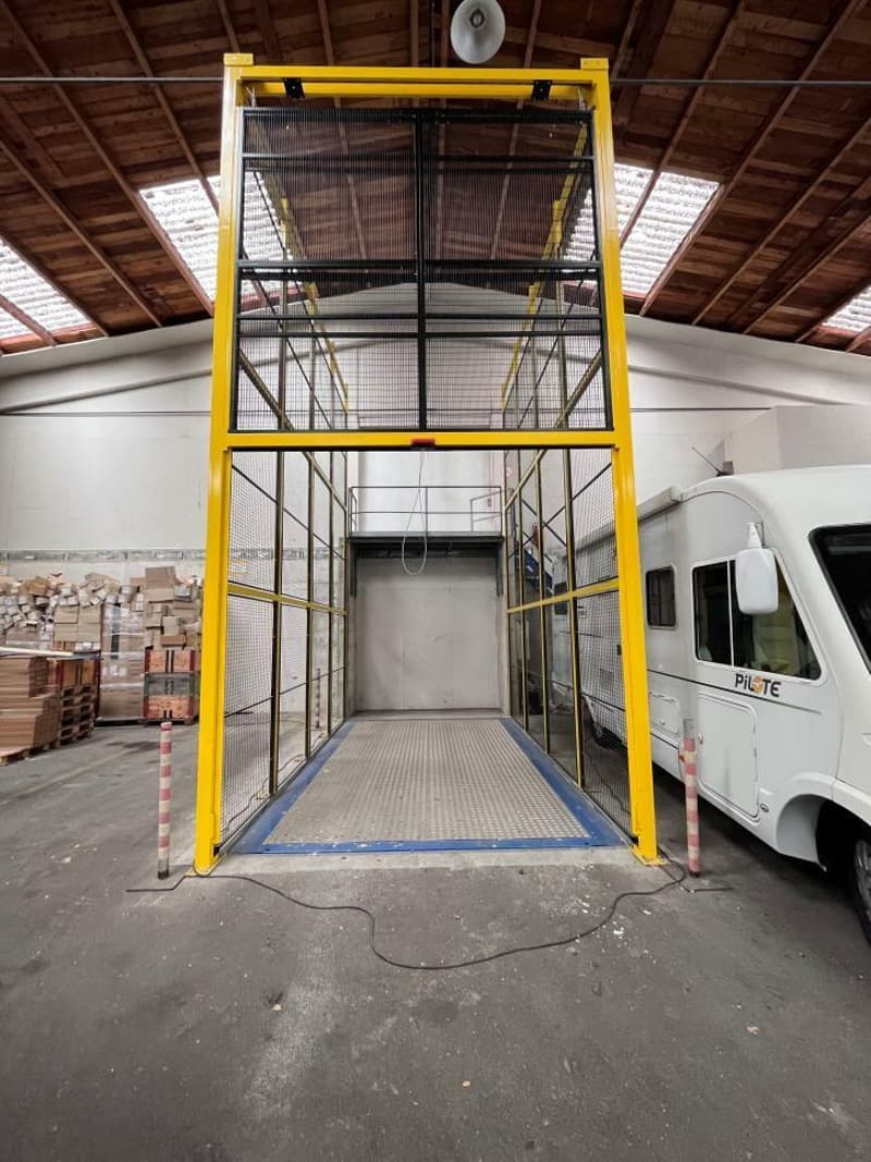 Spacieuse halle industrielle divisible en mezzanine (7)