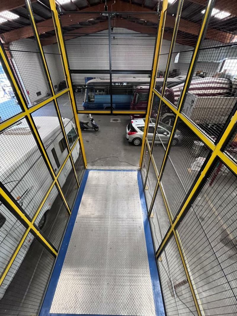 Spacieuse halle industrielle divisible en mezzanine (6)