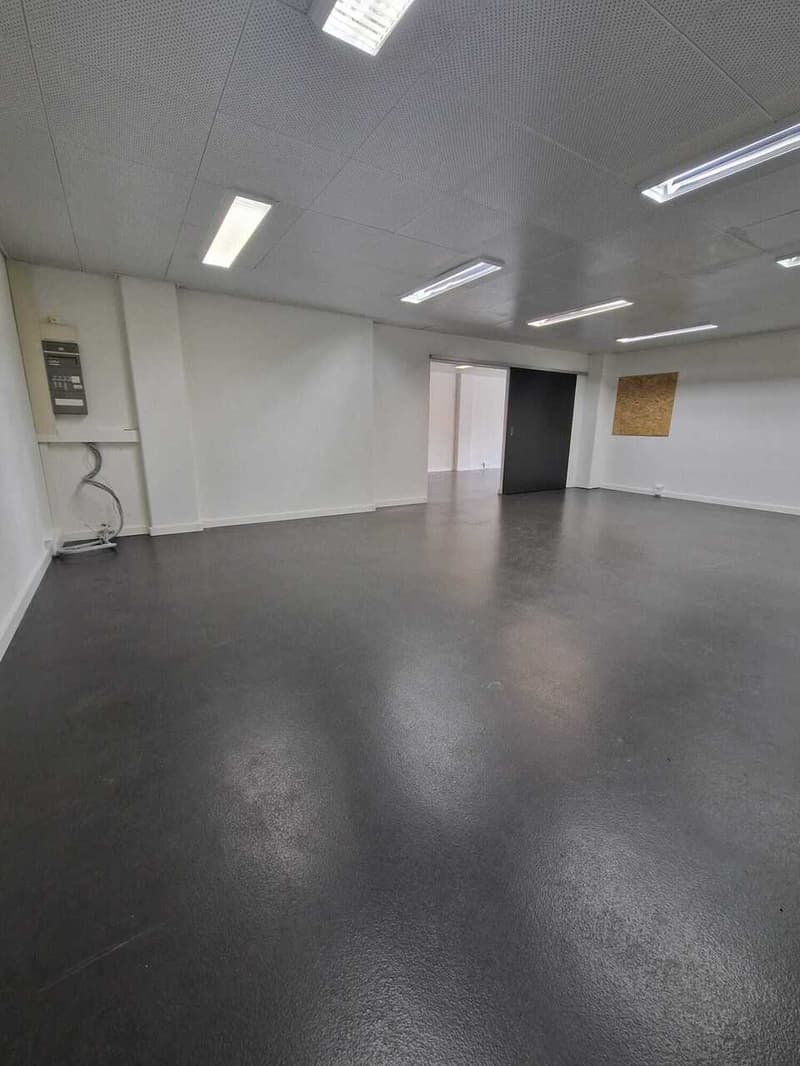 Local commercial, surface bureau - 124m2 - 1027 Lonay (4)