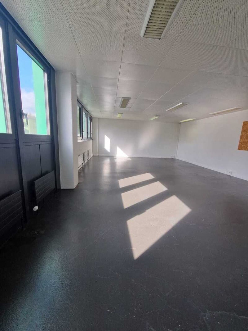 Local commercial, surface bureau - 124m2 - 1027 Lonay (8)