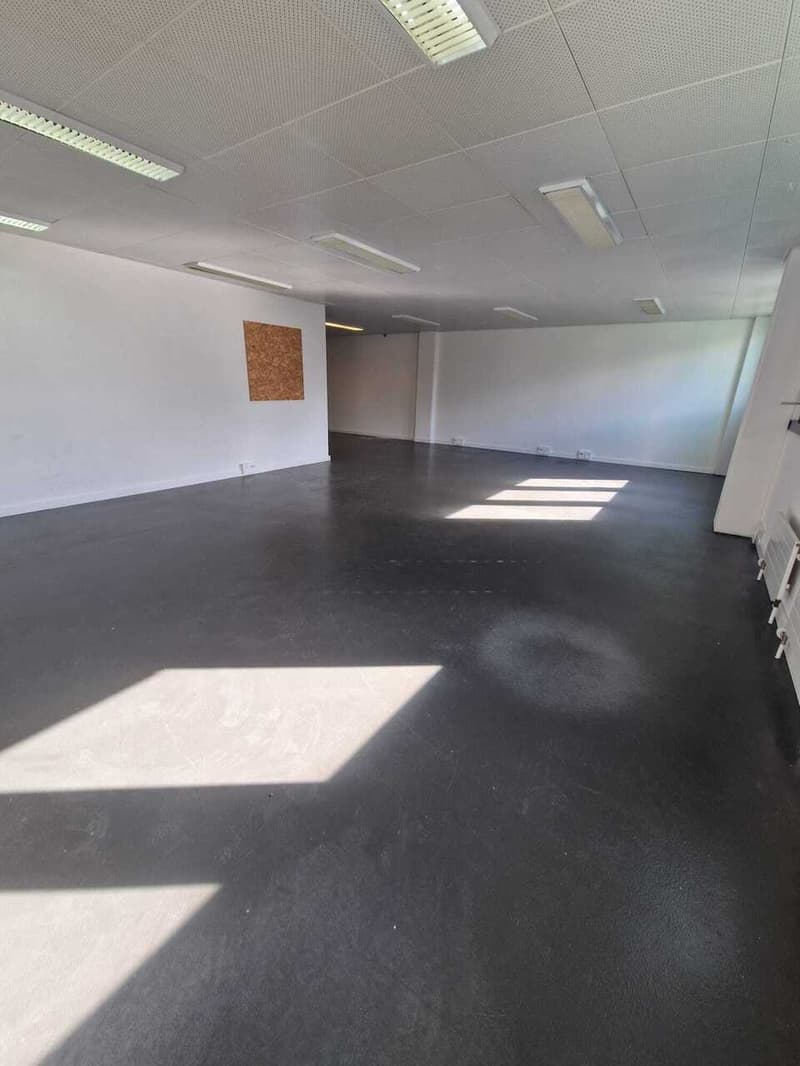 Local commercial, surface bureau - 124m2 - 1027 Lonay (2)