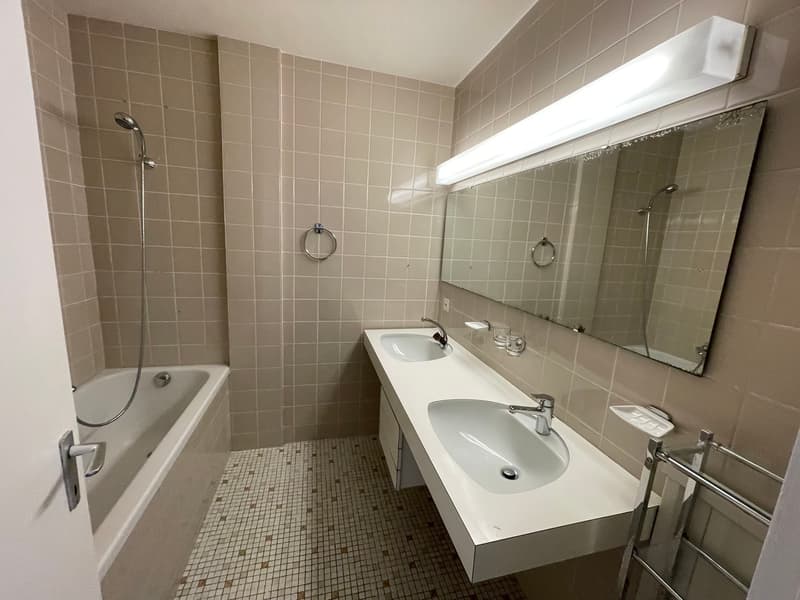 Appartement de 3.5 pièces avec balcon en plein centre de Fribourg (4)