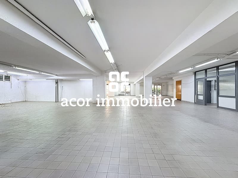 Spacieux local commercial polyvalent au Nord de Sion! (3)