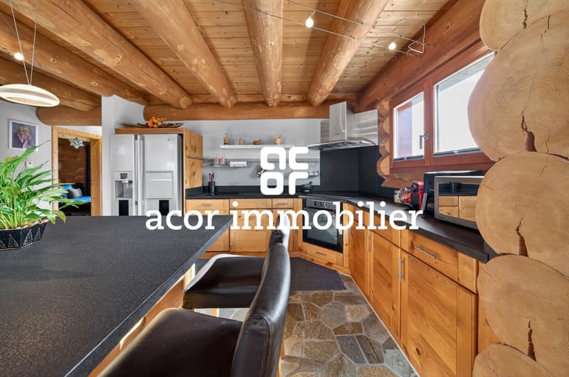 Villa en rondins de bois au style chalet canadien (3)