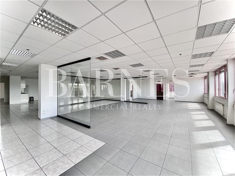 Bureaux, showroom, locaux de 670 m2 à louer à Lonay (2)