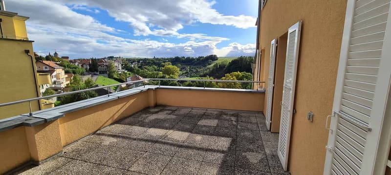 À louer Spacieux appartement de 4 pièces avec conciergerie à repourvoir (8)