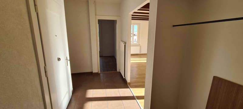 À louer Spacieux appartement de 4 pièces avec conciergerie à repourvoir (2)