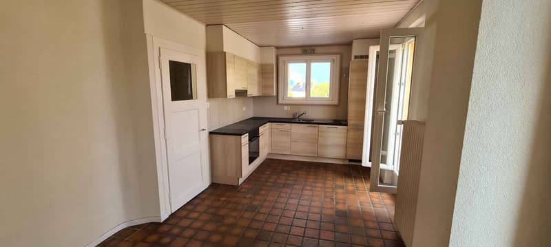 À louer Spacieux appartement de 4 pièces avec conciergerie à repourvoir (6)