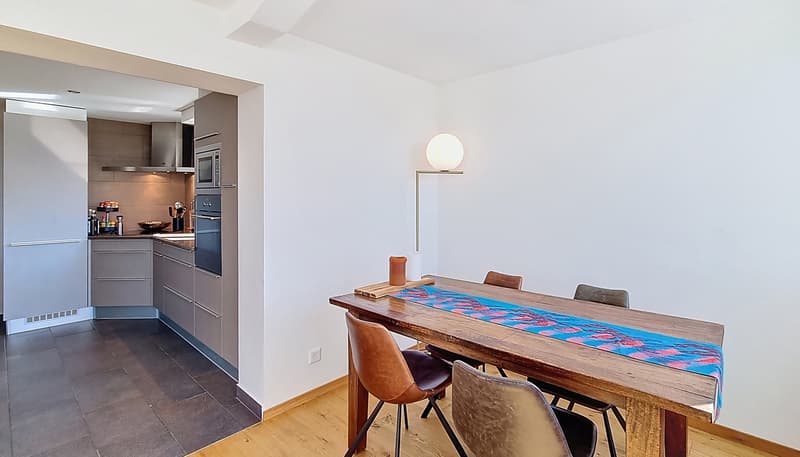 Plein centre charmant appartement 3.5 p. entièrement rénové, avec vue! (6)