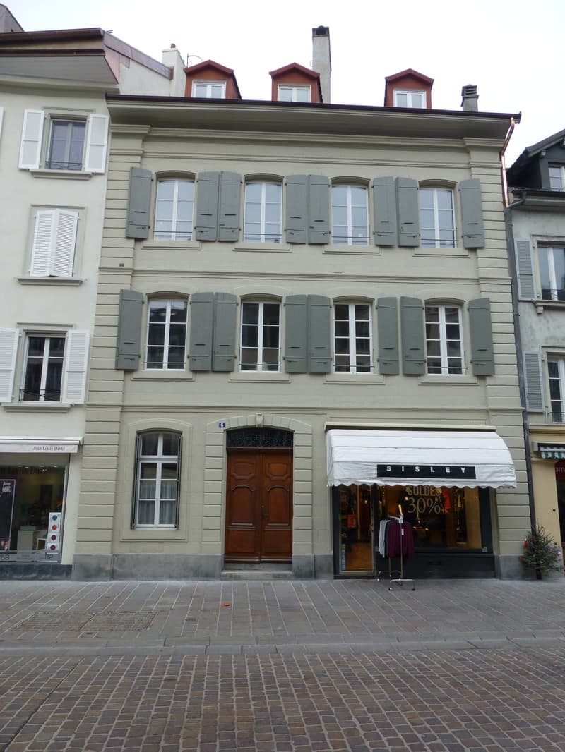 Belle arcade de 66 m2, idéalement située dans la Grand-Rue à Morges (1)