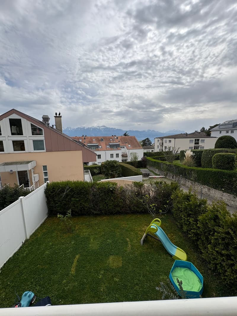 Magnifique appartement de 4 pièces en duplex avec grande terrasse et jardin à Pully (2)