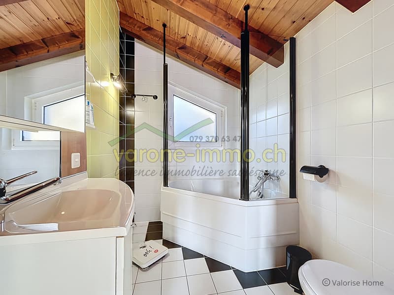 Salle de bains de la chambre parentale