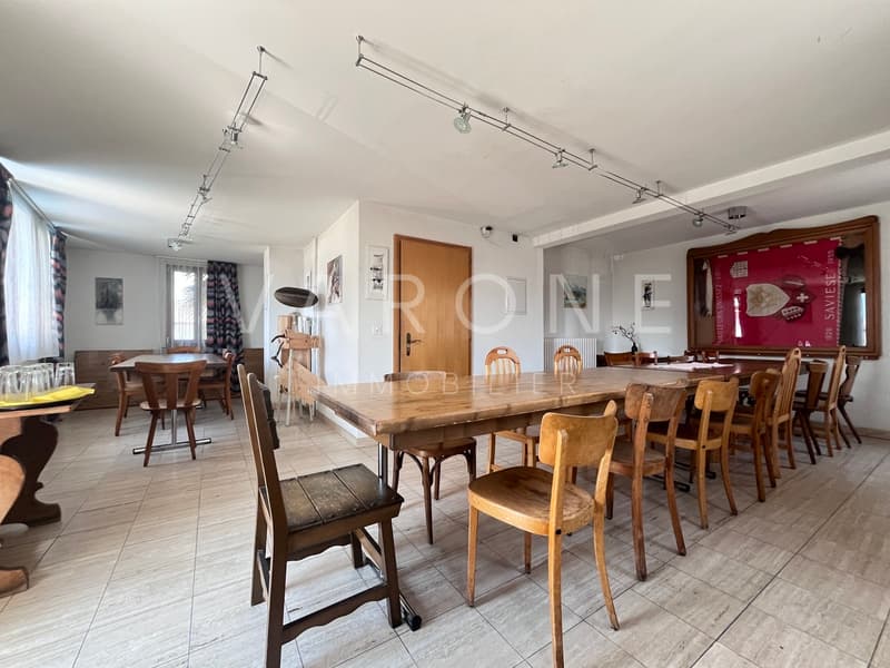 Salle pour les sociétés à l'étage