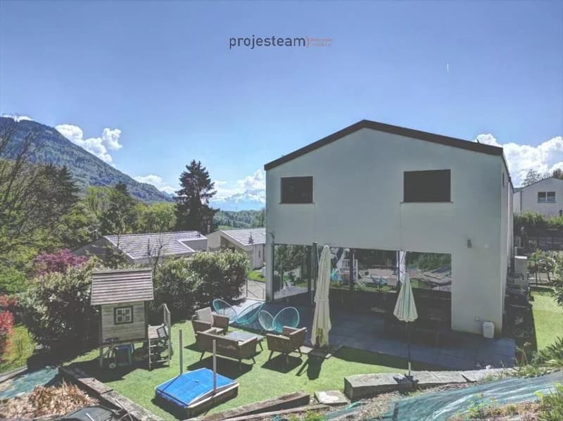 En bordure de zone forestière ? Villa contemporaine dans un cadre privilégié (2)