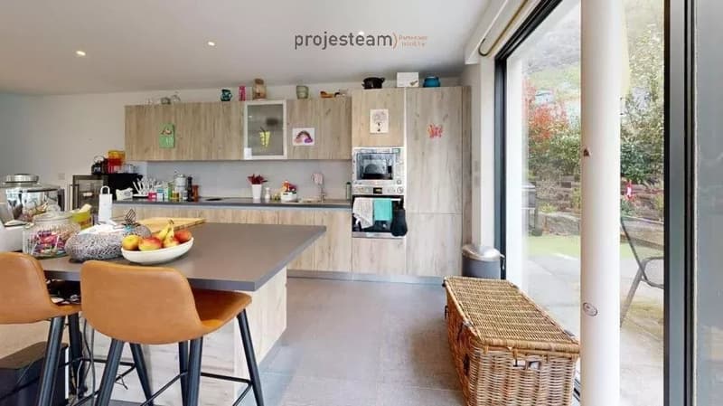En bordure de zone forestière ? Villa contemporaine dans un cadre privilégié (6)