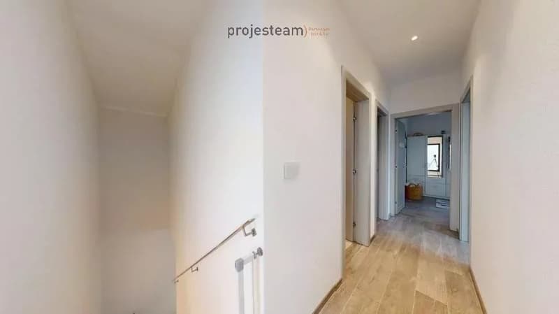 En bordure de zone forestière ? Villa contemporaine dans un cadre privilégié (12)