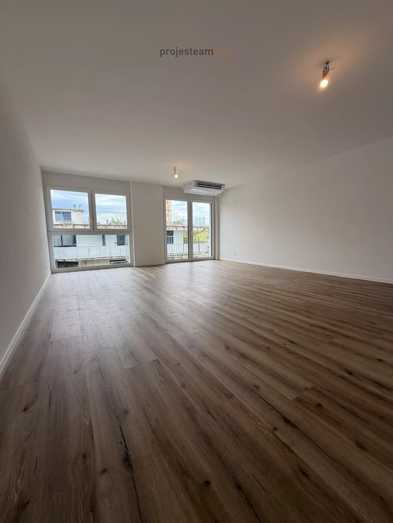 Bureau moderne avec ascenseur à Echandens (4)