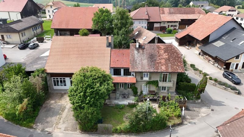 Corps de ferme de 820 m² comprenant 3 appartements et 2 granges partiellement rénovées, à 8 km d'Avenches et à 25 km de Neuchâtel et Fribourg. (2)